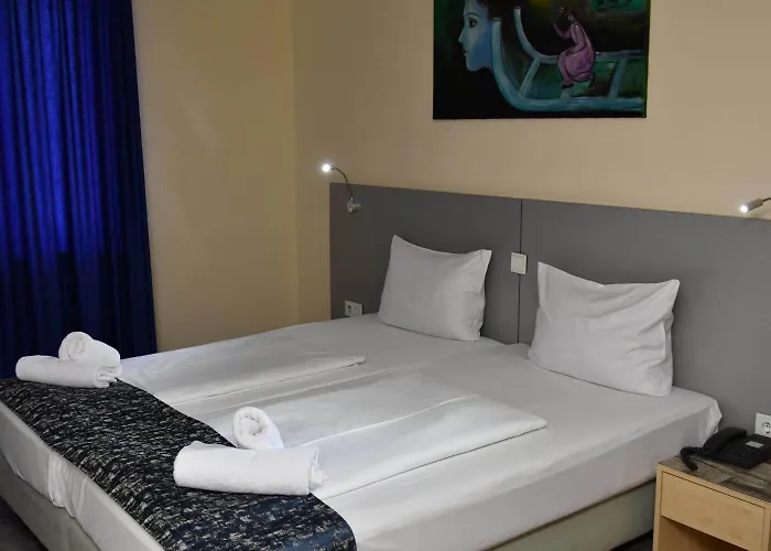 Muenchner Hof - Frankfurt Otel 3*